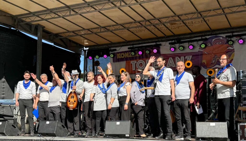 كورال دوبامين انطلق من هامبورغ نحو عالم رحب.