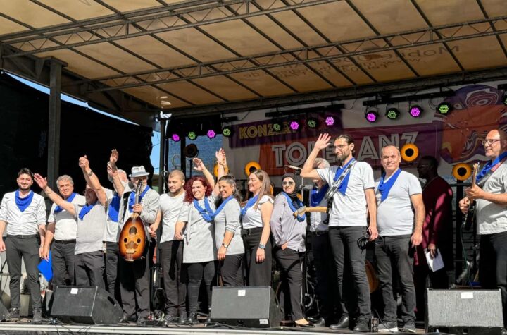 كورال دوبامين انطلق من هامبورغ نحو عالم رحب.