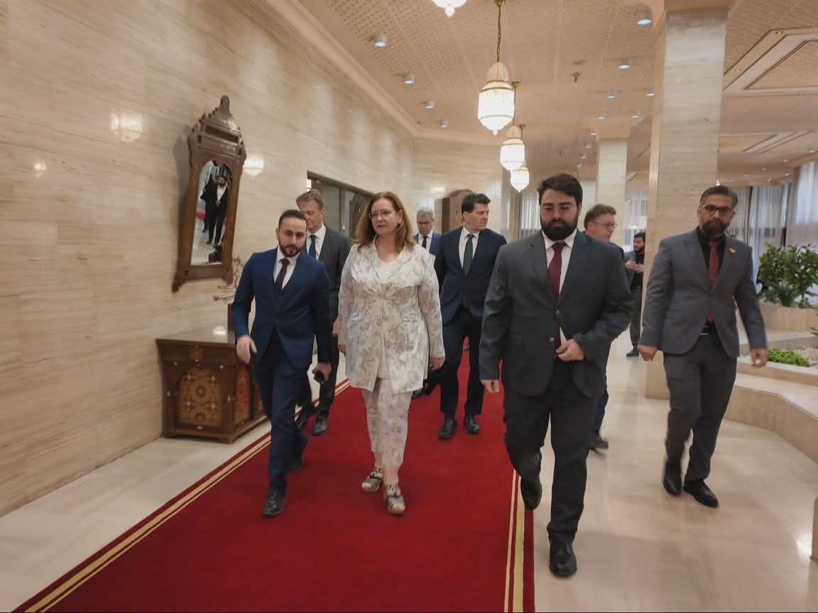 شددت قبوات على أن العودة يجب أن تكون طوعية بالكامل، مؤكدة أن “سوريا بحاجة إلى جميع أبنائها، لكن لا يمكن فرض العودة على أحد في ظل استمرار الدمار ونقص الخدمات الأساسية.